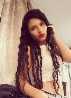 Sally - escort in Beirut Photo 5 of 5