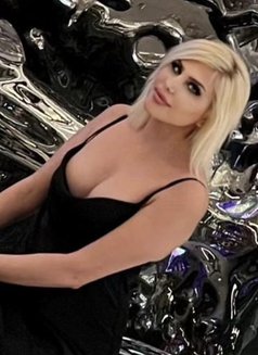 Sally - escort in Bangkok Photo 1 of 6