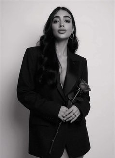 Salma a true Girlfriend Experience - puta in Madrid Photo 5 of 8