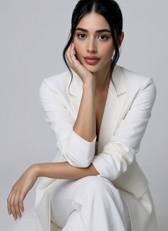 Salma Luxury GFE Model and Companion - Acompañante in Bogotá Photo 1 of 6