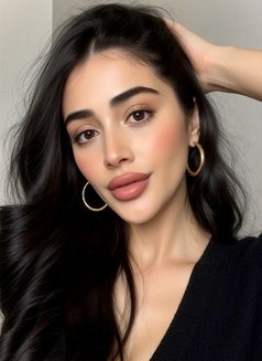 Salma Luxury GFE Model and Companion - Acompañante in Bogotá Photo 2 of 6