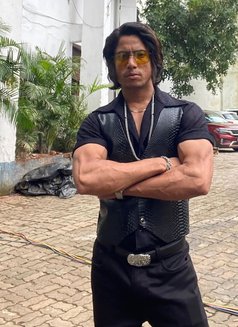 Salman Hunk - Acompañantes masculino in Pune Photo 7 of 9