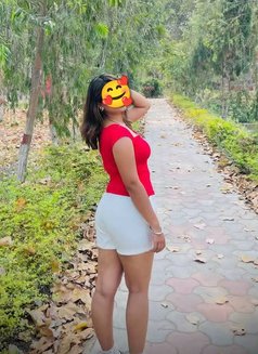 Saloni Basnet hand cash service - puta in Kathmandu Photo 1 of 2