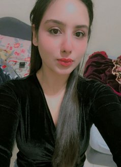 Saloni Bhatia - escort in Dubai Photo 1 of 3