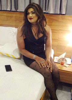 Saloni - Transsexual escort in Bangalore Photo 3 of 5