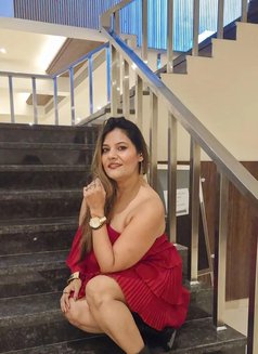 Saloni - puta in Ahmedabad Photo 3 of 3