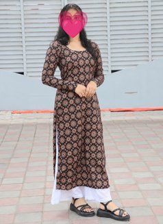 Saloni - escort in Mumbai Photo 1 of 3