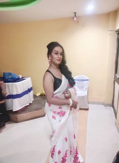 Salu - Transsexual escort in Kolkata Photo 2 of 3