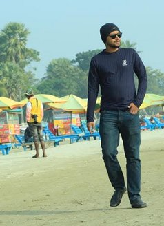 Sam - Male escort in Dhaka Photo 4 of 8