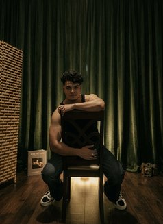 Sam - Male escort in Abu Dhabi Photo 6 of 7
