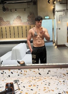 Sam - Male escort in Abu Dhabi Photo 7 of 7