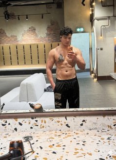 Sam - Male escort in Abu Dhabi Photo 2 of 4