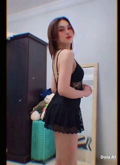 Sam - Transsexual escort in Jeddah Photo 2 of 4
