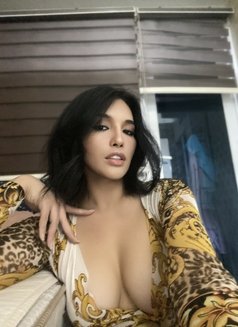 Sam - Transsexual escort in Makati City Photo 3 of 4