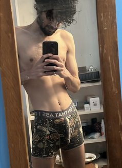 Sam - Male escort in Paris Photo 1 of 5