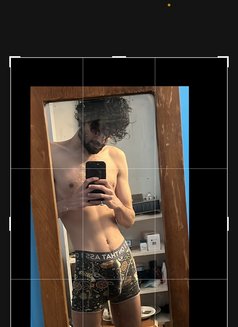 Sam - Male escort in Paris Photo 4 of 5