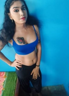 Sam Here Oviya Here - Acompañantes transexual in Chennai Photo 1 of 4