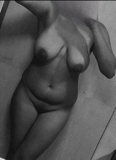 Sam - escort in Noida Photo 2 of 4