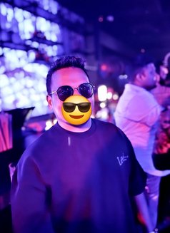 Sam - Male escort in Dubai Photo 1 of 4
