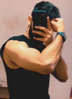 Sam - Acompañantes masculino in Dubai Photo 1 of 5