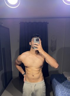 Sam - Acompañantes masculino in Dubai Photo 3 of 5