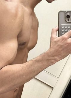 Experienced male escort - Acompañantes masculino in Kolkata Photo 3 of 5