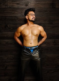 Sam - Male escort in Kolkata Photo 1 of 4