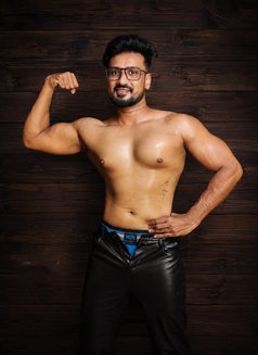 Sam - Male escort in Kolkata Photo 2 of 4