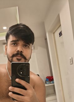 Sam - Male escort in Kolkata Photo 2 of 5