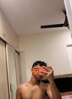 Sam - Male escort in Mumbai Photo 2 of 3