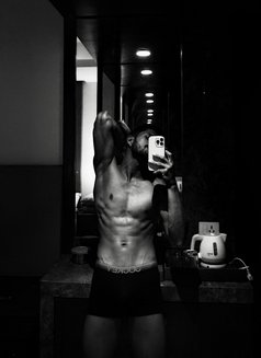 Sam - Acompañantes masculino in New Delhi Photo 8 of 10