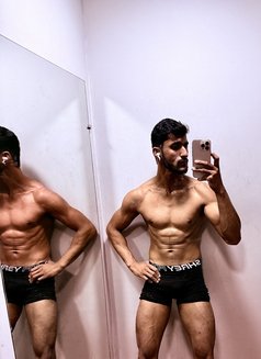 Sam - Acompañantes masculino in New Delhi Photo 9 of 18