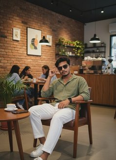 Sam - Male escort in New Delhi Photo 4 of 4