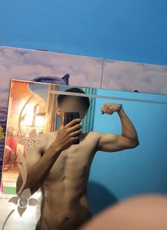 Sam - Acompañantes masculino in RIshikesh Photo 2 of 3