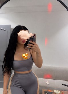 Sam - escort in Jeddah Photo 2 of 4