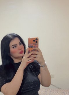 Sam - escort in Jeddah Photo 3 of 4