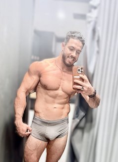 Sam Signature Massage - Male escort in Bangkok Photo 8 of 8