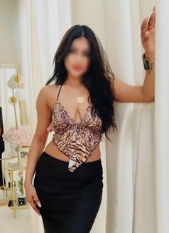 Sam - escort in Doha Photo 1 of 3