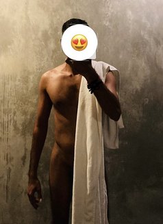 Sam - Male escort in Colombo Photo 1 of 5