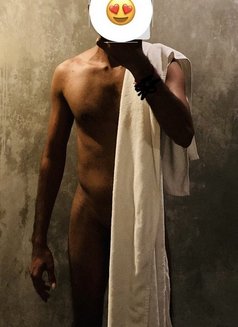 Sam - Male escort in Colombo Photo 2 of 5