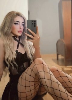 Sama - Transsexual escort in Beirut Photo 5 of 6