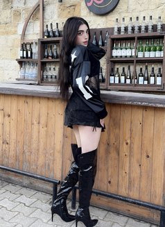 Sama - Transsexual escort in Beirut Photo 2 of 14