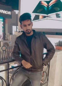 Samad Escort - Male escort in New Delhi Photo 2 of 5