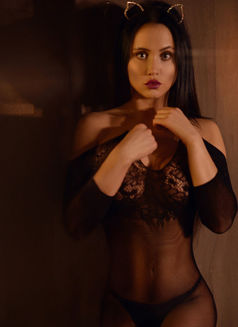 Samanta - escort in Hong Kong Photo 5 of 7