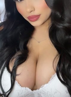 Samantha - escort in Frankfurt Photo 3 of 3