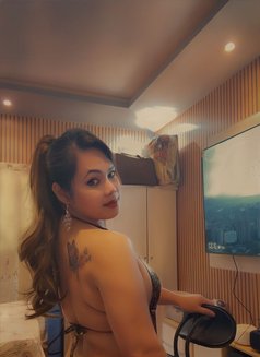 Samantha - Transsexual escort in Riyadh Photo 3 of 5
