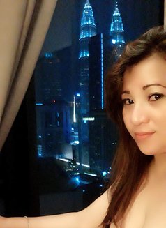 Samantha - puta in Kuala Lumpur Photo 5 of 5
