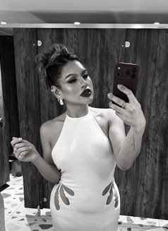 Samantha - Transsexual escort in London Photo 5 of 10