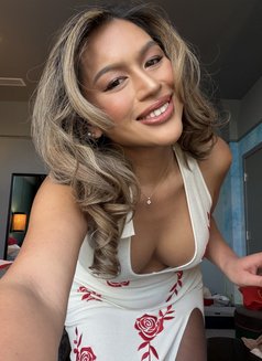 Samantha - Transsexual escort in London Photo 10 of 10