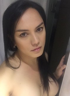 Samantha - Transsexual escort in Macao Photo 1 of 6